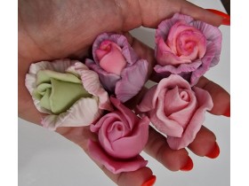Комплект роз "5 бутонов" на форме